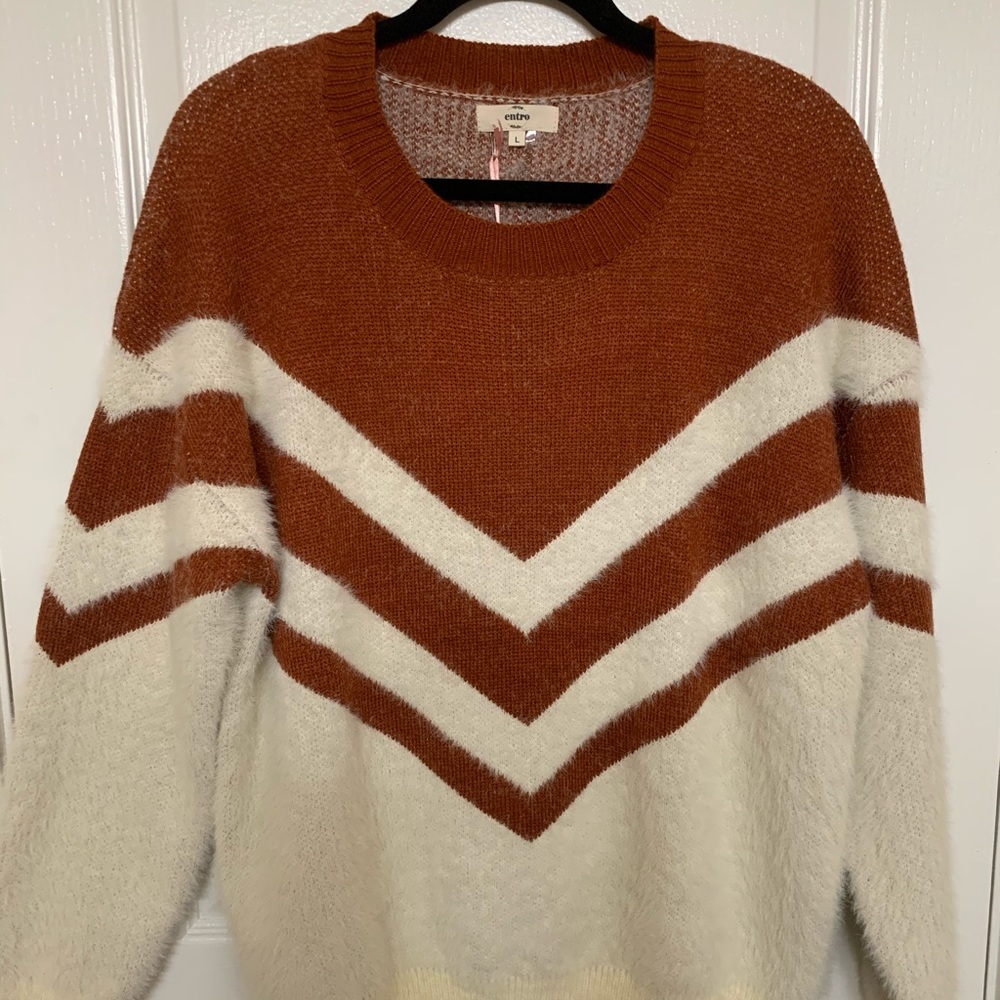 WOMENS SWEATER WITH CHEVRON DESIGN